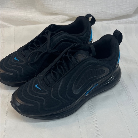 Kids Nike Airmax 720 size 6 Y - Picture 1 of 16